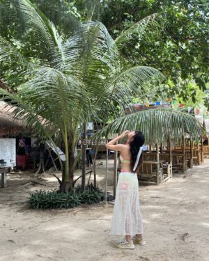 Phantira Pipityakorn Instagram - take me back to the summer breeze🫧🏊🏻‍♂️🏝️
(Pls) 
อยากไปทะเลU-U
#mintiratravelwnoregrets