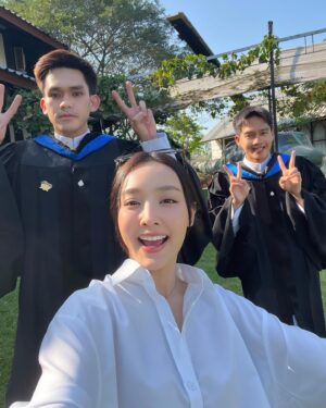 Pichukkana Wongsarattanasin Instagram - ยินดีกับ ปั๊ปและเอ็กซ์ ด้วยน้าาาา~  เก่งมาก หลีดศึกษาน่ารักทุกคน 😆💙💃🏻 

คิดถึงตอนปี1 ซ้อมหลีด5โมงเย็นถึงเที่ยงคืนตี1ทุกวัน เพื่อนต้องยก ต้องแบก ต่อตัว โดนบ่นทุกวัน เพราะตอนนั้นหนัก 60 แงงง แต่ซ้อมเสร็จกินก๋วยเตี๋ยว เจียวดาวปังเย็นหลังมอ ตลอดนะ 5555 😂😅 รักน้าา 😘