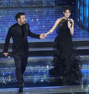 Pilar Fogliati Instagram - Follemente Sanremo♥️ 
#FolleMente dal 20 febbraio al cinema
Grazie sempre @giorgioarmani per questo abito meraviglioso
@stellagiannetti 
@rebeccabaglini
@pomellato 
 @andreasmercante