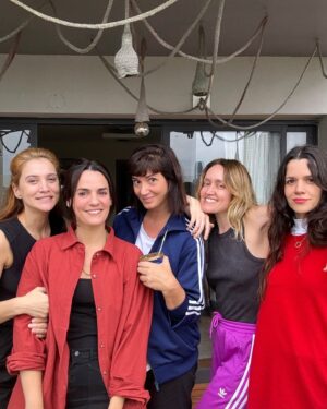 Pilar Gamboa Instagram - Envidiándonos y amándonos 💜