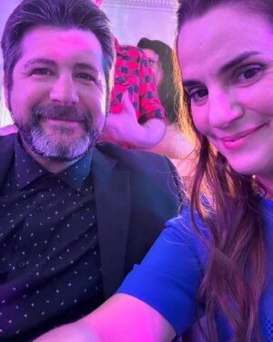 Pilar Gamboa Instagram - Los rodajes y los amigos y las risas 
Gracias por el cariño en la calle y las sonrisas desde lejos en el subte y en todos lados a donde voy, esta serie la hicimos entre todos. Envidiosa en Netflix.