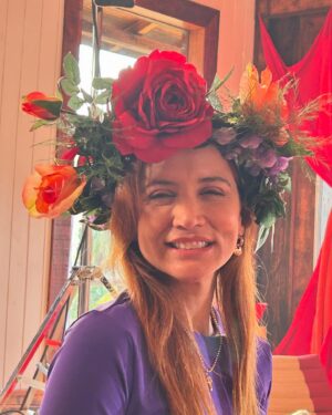 Pilar Gamboa Instagram - Los rodajes y los amigos y las risas 
Gracias por el cariño en la calle y las sonrisas desde lejos en el subte y en todos lados a donde voy, esta serie la hicimos entre todos. Envidiosa en Netflix.