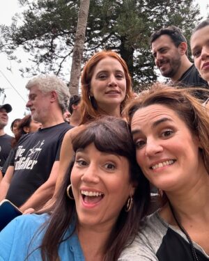 Pilar Gamboa Instagram - Los rodajes y los amigos y las risas 
Gracias por el cariño en la calle y las sonrisas desde lejos en el subte y en todos lados a donde voy, esta serie la hicimos entre todos. Envidiosa en Netflix.