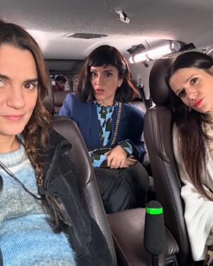 Pilar Gamboa Instagram - Los rodajes y los amigos y las risas 
Gracias por el cariño en la calle y las sonrisas desde lejos en el subte y en todos lados a donde voy, esta serie la hicimos entre todos. Envidiosa en Netflix.
