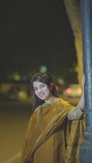 Piyanka Mongia Instagram - Ab tum bhi kaho na, Kuch humse🫢🥺