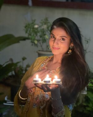Pooja Birari Instagram - Diwali 2024 ✨🪔❤️
.
.
#diwali #diwali2024 #light #happiness #🧿 #family
Thankyou for the clicks @saraswatimane24 ❤️