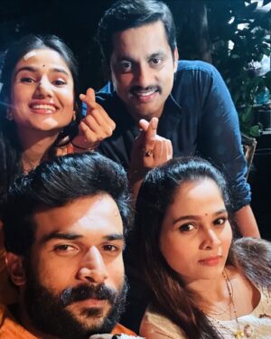 Pooja Birari Instagram - जहाँ चार यार मिल जायें ,वहीं रात हो गुलज़ार…

Happy night shift …😍🥰
.
@star_pravah 
.
.
.
.
.
#yedlaglepremach #starpravah #shoot #serial #enjoy #onset #fun #enjoylife #nightshift #cool #friends #raya #manjiri #jay #Rujuta #actress #marathi #marathiclebrity #actrorslife #viral #viralreels #viralpost #trend #trendy #trending #vibe #positivevibes #mypeople❤️