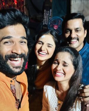 Pooja Birari Instagram - जहाँ चार यार मिल जायें ,वहीं रात हो गुलज़ार…

Happy night shift …😍🥰
.
@star_pravah 
.
.
.
.
.
#yedlaglepremach #starpravah #shoot #serial #enjoy #onset #fun #enjoylife #nightshift #cool #friends #raya #manjiri #jay #Rujuta #actress #marathi #marathiclebrity #actrorslife #viral #viralreels #viralpost #trend #trendy #trending #vibe #positivevibes #mypeople❤️