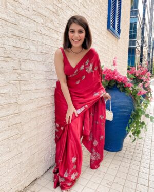 Pooja Gor Instagram - They said ‘graceful,’ I heard ‘playful.’ Who’s complaining? 😏

P.S: Is it time to cut the hair short again? 💇🏻‍♀️