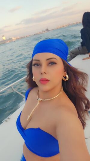 Pooja Poddar Instagram - #dubai🇦🇪 #I love this place #instagood #like #memes #follow #reelkarofeelkaro #dubailife #dubaifashion #poojapoddarofficial