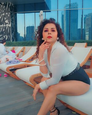 Pooja Poddar Instagram - #Dubai#photographerdubai #likeforlikes #injoylife💯😍😀❤️✌ #poojapoddarofficial