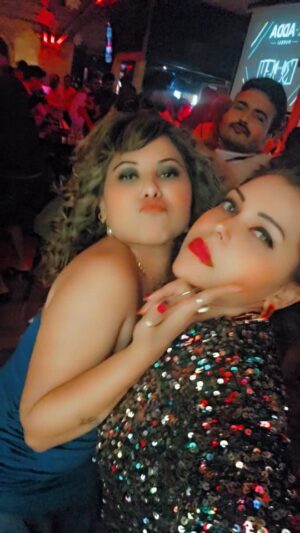 Pooja Poddar Instagram - #partyfrd #pratytime😃😊💙💓💚 #allmyfrds #enjoylife💯❤️ #love #instagood #follow #like #instagram #poojapoddarofficial