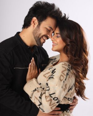 Poonam Preet Bhatia Instagram - Pyaar dosti hai 
aur aaj is dosti ko hum pyaar se manate hain ❤️

#happyvalentinesday