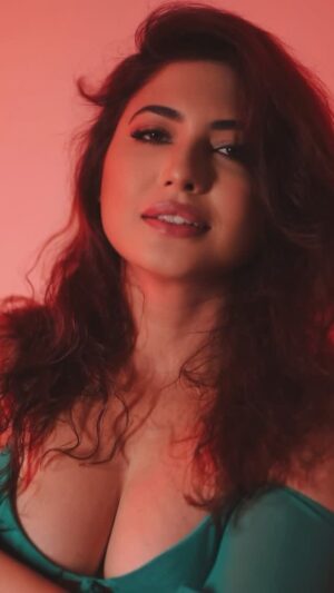 Poonam Rajput Instagram - Meri jaan hai tu ismein koi shak na
Shak na tu kar chhadd de tu maayka
Honeymoon pe chalenge Jamaica, Jamaica
Chalenge Jamaica
Banu main jamaai teri maai ka 🤣

Shot by @labellaportraits 😊👌