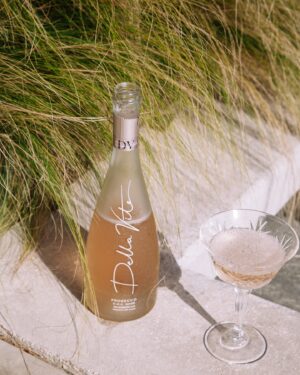 Poppy Delevingne Instagram - Once upon a time in a beautiful Ibiza villa, we spent a barefoot afternoon with the divine Delevingne sisters. We toasted the on-island launch of their wildly delicious @della_vite Prosecco, chatted all things Ibiza and someone might have ended up in the pool with all their clothes on. Swipe to see. 💛

Click the link in our bio to read our exclusive interview with the Della Vite co-founders Poppy and Chloe Delevingne.

📸 @mariasimonphotography
Dreamy dresses by @kalitaofficial