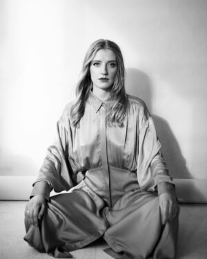 Poppy Lee Friar Instagram - Well, I keep getting told I look like Lee Miller lately! 🤔 thoughts? And damn I love her short haircut 😍

#leemiller #photographer #model #badass #artist #blackandwhitephotography #actress