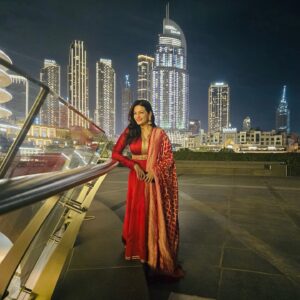 Prachee Shah Instagram - …
When your presence lights up an entire city 😃😇☺️
.
.
#dubai #burjkhalifa #pracheeshahpaandya