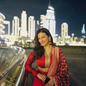 Prachee Shah Instagram - …
When your presence lights up an entire city 😃😇☺️
.
.
#dubai #burjkhalifa #pracheeshahpaandya