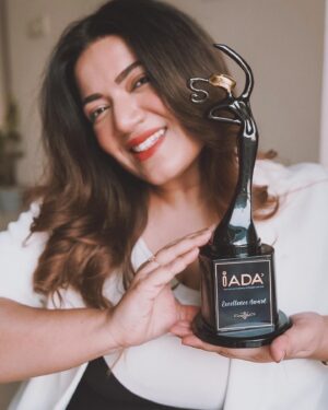 Pratibha Bhadauria Instagram - Feel Honoured & Grateful to be presented with award this by Rajiv Pande, Vice Chairman of The Textile Association of India and @iadainternational as a recognition to all that I have achieved. 🌟

Honestly, there have been times when I felt like I was just floating in the vast digital ocean, watching others hit milestones and celebrate their successes. But yesterday was a wake-up call to pause and reflect. My journey into the digital world began about nine years back, armed with little more than sheer determination.

My first gig barely paid the bills, but deep down, I knew I had something. What that something was exactly? Well, I couldn’t quite put my finger on it back then.

Back in those days, digital marketing wasn’t even a blip on the radar in colleges. There weren’t any courses, no guides to navigate the digital wilderness. I learned by doing, failing, and doing it all over again. Ups and downs like you wouln’t believe.

From that timid, uncertain Pratibha to the Pratibha you see today—bold, still a tad apprehensive, but ready to leap into the unknown—I’d say it’s been quite the journey and a lot to achieve. ✨

#PratibhaBhadauria #smallvictories #indianinfluencer #creator #awards #Digitalcreator 

Pratibha Bhadauria , creator , India , women in business , creator awards