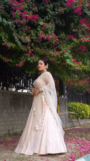 Pratibha Bhadauria Instagram - Kammo ji in her element ! 🤪
.
.
.

#kammoji #Lehenga #destinationwedding #bridetobe #weddingoutfits #weddingseason #sangeetlehenga #bridesmaidoutfit #sari #bridesmaid #redlehenga #rufflesari #bridalwear #reels #bridal