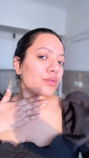 Pratibha Bhadauria Instagram - Comment “recipe” to get the recipe in your DMs 📲

Only 3 ingredient Face mask for Glass skin.😻

I recently started 7 day glow challenge in an attempt to get glass skin this summer and to my surprise this mask really did a number on me and the best part, you can get all the ingredients in your kitchen easily.

Glass skin , Korean face mask , Korean beauty , rice water , rice water face mask , glowing face , rice water for skin 

#Glassskin #KoreanBeauty #KoreanFacemask #ricewaterrecipes #glowfacemask #homeremedies #glassskingoals