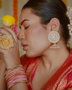 Pratibha Bhadauria Instagram - Let’s bring the self portrait days back.📸

#indianfashion #selfportrait #photooftheday #selfportraitphotography #explore