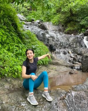 Pratibha Ranta Instagram - This morning, my friends dragged me for a small trek and even though I was so sleep deprived, the moment I got there, it weirdly felt like home. Having grown up in the mountains, I didn’t realise how much I just missed being surrounded by nature. I can’t believe that this is the first time I’ve actually done this after living in this city for almost half a decade now. 

Can’t wait to do this again and make a ritual out of it! Uff, my heart is so happyyy 🌿🌱🌻