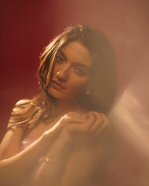 Pratibha Ranta Instagram - 🎀
.
.
.
.
.
. 
Shot by @ishanzaka 
Makeup @sabakhanmakeup @amrinmukhimua
Hair @hairbysurekhanivate @rahul_gelot___
Styled by @pranita.abhi 
Dress : @miakee.official 
Earrings : @azotiique
Bracelets : @bloome.in 
Assisted by : @dishaagicha