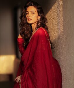 Pratibha Ranta Most Liked Photos and Posts