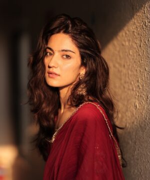 Pratibha Ranta Instagram - ✨✨

Behind the lens @karanhenry 
Wearing @_ira_india