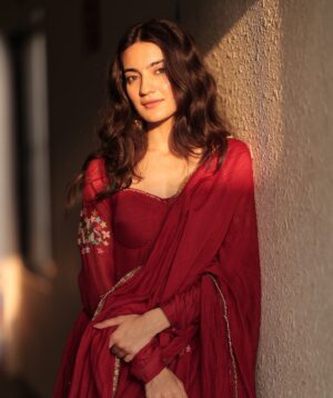 Pratibha Ranta Instagram - ✨✨

Behind the lens @karanhenry 
Wearing @_ira_india