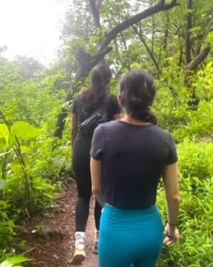 Pratibha Ranta Instagram - This morning, my friends dragged me for a small trek and even though I was so sleep deprived, the moment I got there, it weirdly felt like home. Having grown up in the mountains, I didn’t realise how much I just missed being surrounded by nature. I can’t believe that this is the first time I’ve actually done this after living in this city for almost half a decade now. 

Can’t wait to do this again and make a ritual out of it! Uff, my heart is so happyyy 🌿🌱🌻