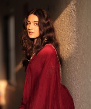 Pratibha Ranta Instagram - ✨✨

Behind the lens @karanhenry 
Wearing @_ira_india