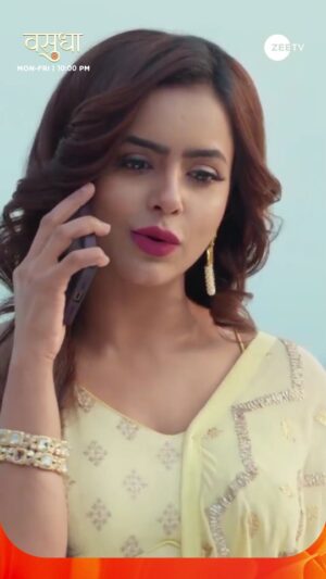 Pratiksha Rai Instagram - Vasu ke khilaaf Karishma ne rachi yeh nayi saazish kya kaamyaab hogi? Dekhiye #Vasudha, Mon-Fri, raat 10:00 baje, sirf #ZeeTV par. 

#Karishma #Sarika #ZeeTVReels 

@i_pratiksha__rai @officialminalbal