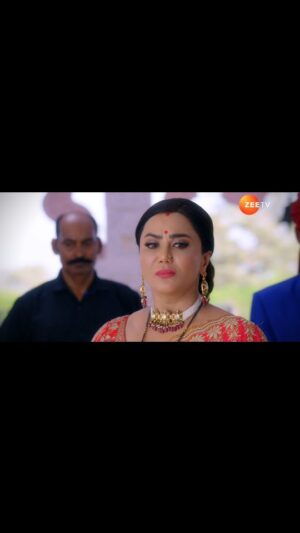 Pratiksha Rai Instagram - Karishma ki phailaayi jhoothi khabar se kya Vasu kho degi Chandrika ki nazron mein apna sammaan? Dekhiye #Vasudha, Mon-Fri, raat 10:00 baje, sirf #ZeeTV par. 

#Promo 

@nausheenalisardar @abhishekly @iampriyathakurr @i_pratiksha__rai @officialminalbal