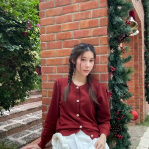 Preeyaphat Lawsuwansiri Instagram - 🎄🧑🏻‍🎄✨
#MerryXmaswithCarlyn 
#Carlyn #carlynTH