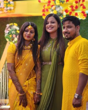 Priya Choudhury Instagram - Surrounded by love and favourite people 🥰❤️
@hellorasmita @ira.acharya @aditrispeaks
.
.
.
Makeup @hplussalon
