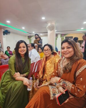 Priya Choudhury Instagram - Surrounded by love and favourite people 🥰❤️
@hellorasmita @ira.acharya @aditrispeaks
.
.
.
Makeup @hplussalon