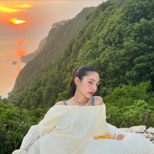 Priya Sangkhachinda Instagram - หัดออกสาว of 2024 Award น้อยแต่เหนื่อย ร่างที่เพื่อนให้ งานมอบบีบมือตัวเองทุกครั้ง แต่ชอบมาก เข้าคาแรคเตอรทั้งวัน 😜