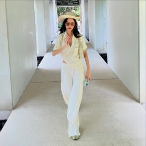 Priya Sangkhachinda Instagram - หัดออกสาว of 2024 Award น้อยแต่เหนื่อย ร่างที่เพื่อนให้ งานมอบบีบมือตัวเองทุกครั้ง แต่ชอบมาก เข้าคาแรคเตอรทั้งวัน 😜
