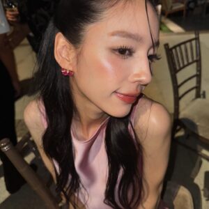 Priya Sangkhachinda Instagram - หัดออกสาว of 2024 Award น้อยแต่เหนื่อย ร่างที่เพื่อนให้ งานมอบบีบมือตัวเองทุกครั้ง แต่ชอบมาก เข้าคาแรคเตอรทั้งวัน 😜