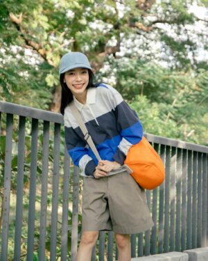Priya Sangkhachinda Instagram - ใครชอบแต่งตัวแนววินเทจ Old School ต้องนี่เลย UNIQLO and JW ANDERSON ที่มาในสไตล์  Modern Preppy กลิ่นอายแบบยุค  80s-90s นี่แค่ตัวอย่างนะ ยังมีไอเทมน่ารักๆ อีกเพียบเลย มาช้อปตามกันได้ที่ร้าน Uniqlo และ Uniqlo Online Store ของดีแบบนี้ห้ามพลาดเลยนะ

#UniqloJWAnderson #UniqloThailand #LifeWear