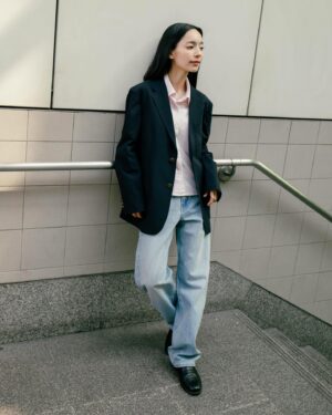Priya Sangkhachinda Instagram - ใครชอบแต่งตัวแนววินเทจ Old School ต้องนี่เลย UNIQLO and JW ANDERSON ที่มาในสไตล์  Modern Preppy กลิ่นอายแบบยุค  80s-90s นี่แค่ตัวอย่างนะ ยังมีไอเทมน่ารักๆ อีกเพียบเลย มาช้อปตามกันได้ที่ร้าน Uniqlo และ Uniqlo Online Store ของดีแบบนี้ห้ามพลาดเลยนะ

#UniqloJWAnderson #UniqloThailand #LifeWear