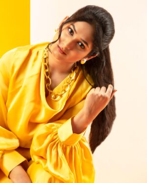 Priyadarshini Indalkar Instagram - Always on the edge ! 💫

.
.
.
.
.

@sulbhavsonawane 
@siddheshparkar 
@aniket_randale_ 
@darshanambrephotography 
@beingdeepeshmore13 

#goldenDust #goldengirl #almostcomedy