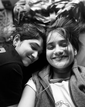 Priyadarshini Indalkar Instagram - नेहमी इच्छा होती, एकत्र रहायला लागल्यापास्नं.
हिच्यासोबत कधीतरी काम करता यावं …
तुझ्याबद्दलचं जे जे कौतुक ऐकिवात होतं .. ते तुझ्या सोबत काम करताना खूप जवळून अनुभवलं. किती बारीक बारीक गोष्टींवर काम करतेस.. सतत करत राहतेस.. नाटकावरचं तुझं प्रेम, तुझ्या वावरातुन दिसत रहातं.. राणीचं पात्र तू ज्या पद्धतीने उभं केलयस, ते अक्षरशः प्रेमात पाडणारं आहे! 
तू खूप काही deserve करतेस , आरती! आणि तुझ्या प्रवासाचा भाग होता आलं याचं मला समाधान आहे. 
From Roommates to Friends to now Co-actors ! 🌻

Congratulations for NOMINATION for ‘Supporting Role - Female’ 
For Zee Natya Gaurav Puraskar 2025 !

Rooting for ‘राणी’ from Vishamrut!

And our Next & 25th Show of विषामृत -

🎭12 फेब्रुवारी - 4.15 pm, मास्टर दीनानाथ मंगेशकर नाट्यगृह, विले-पार्ले 🎭

Ticket Link in Bio ! 

@adwaittheatre @shubhankar_tawde @arti.more18 @chhaitalisoparkar @shaunakr9