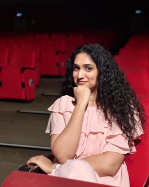 Priyadarshini Indalkar Instagram - Tired-happy faces ! What a fantastic 25th show !! Vile-Parle audience made it even special ! ♥️

📸 @shubhankar_tawde ! ♥️🌻

Vishamrut turns 25! 🤭😇
आणि आमचा आनंद चेहऱ्यात मावत नव्हता ! 🌸

Next show - 
16 Feb - 4pm, Vishnudas Bhave Natyagruh, Vashi 

Ticket link in bio ! ♥️

#valentines #latepost
