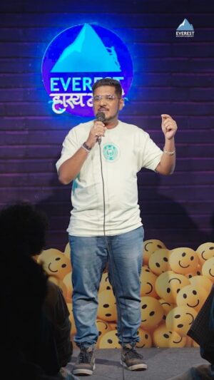 Priyadarshini Indalkar Instagram - कॉमेडीच्या बाबतीत ठेवू नका डाऊट, कारण आता विनोद सांगायला येतोय आईचा लाडका ऋषिकांत राऊत...! 

आलाय मराठी Stand Up कॉमेडीचा बाप Almost Comedy 🎭 

पाहा चौथा एपिसोड १४ फेब्रुवारीपासून फक्त आपल्या Everest हास्य मराठीवर 
#StayTuned #standupcomedy 

Subscribe to the Everest Hasya Marathi YouTube channel Now. 

@everestentertainment 
@sanjaychhabriaofficial
@almostcomedy_
@rishikantraut33 
@Mild_and_classic
@shini_da_priya 
@akshay.s.joshi
@amolwrites 
@Chetandange_ 
@qrazistudio

#EverestHasyaMarathi #EverestMarathi #AlmostComedy #Standup #MarathiShow #YouTube