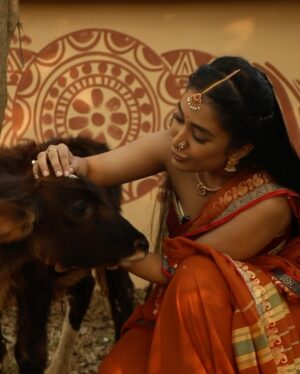 Priyamvada Kant Instagram - शारदा 🍂
mera Tenalirama parivar 
Last slide is my fav 🫶