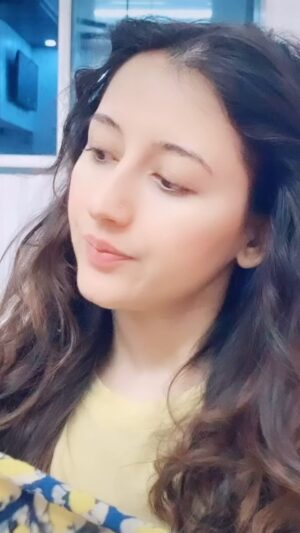 Priyanka Kandwal Instagram - Ye bijali Kispe giregi 🤣