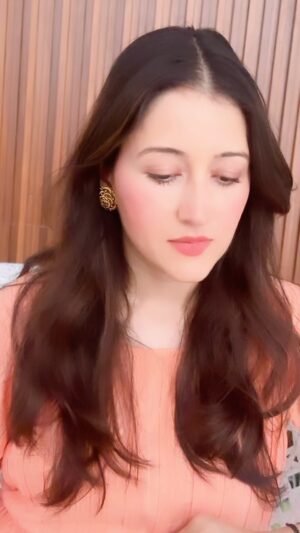 Priyanka Kandwal Instagram - Acha ji main Hari 🙏  #achajimainharichalomaanjaona